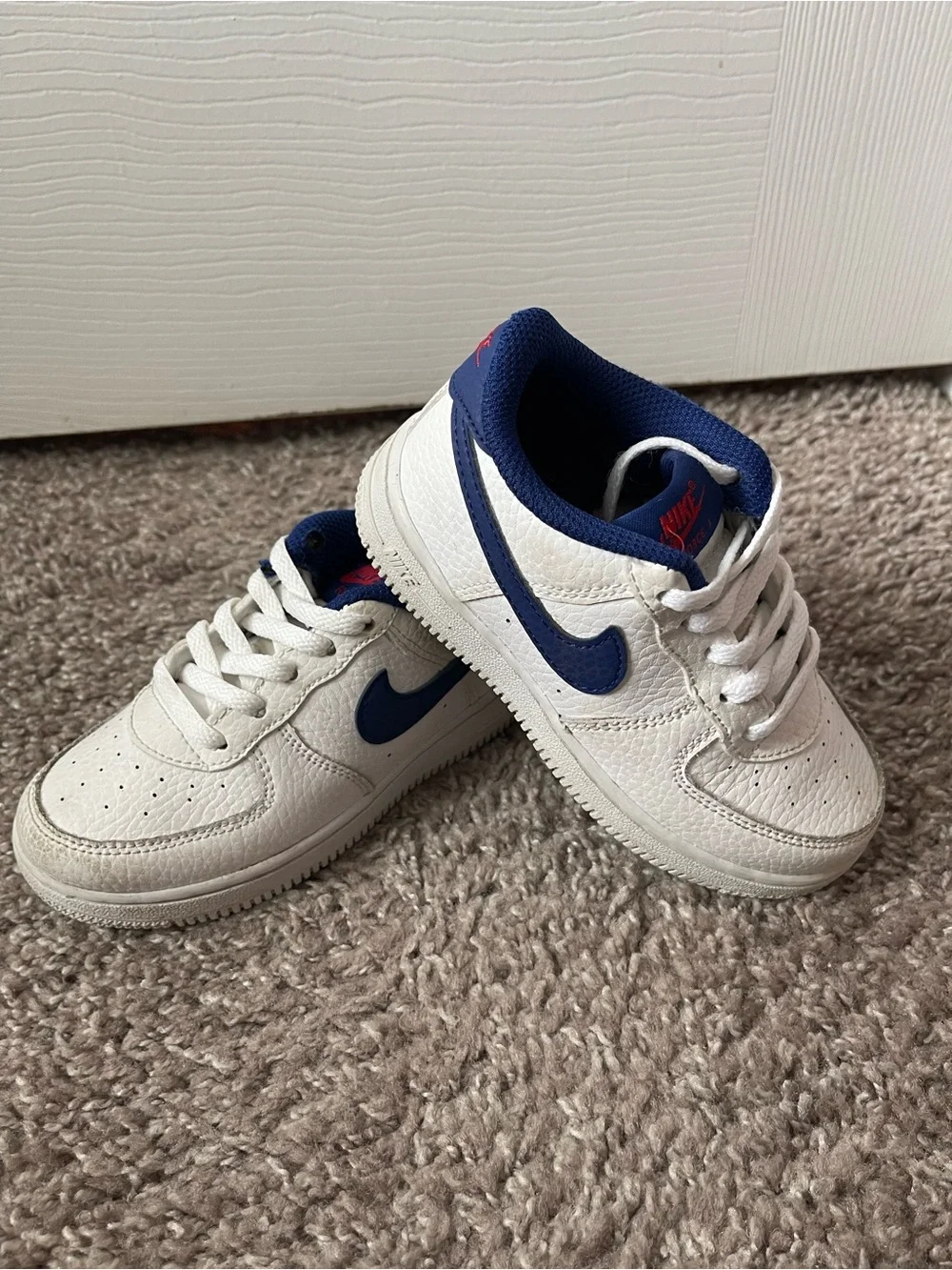 💥Mix &Match -5 for $25💥 Nike Kids White and Navy Low-Top Sneakers